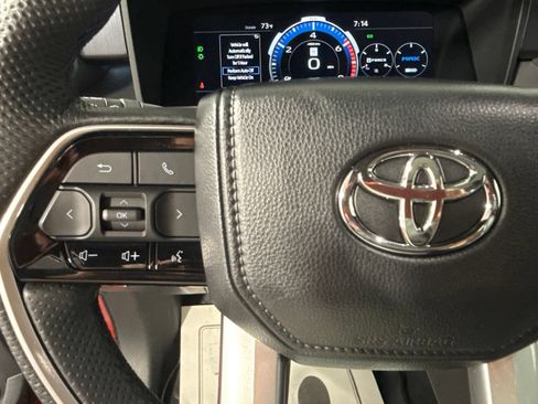 Used 2025 Toyota Sequoia Platinum AWD/4WD image 43