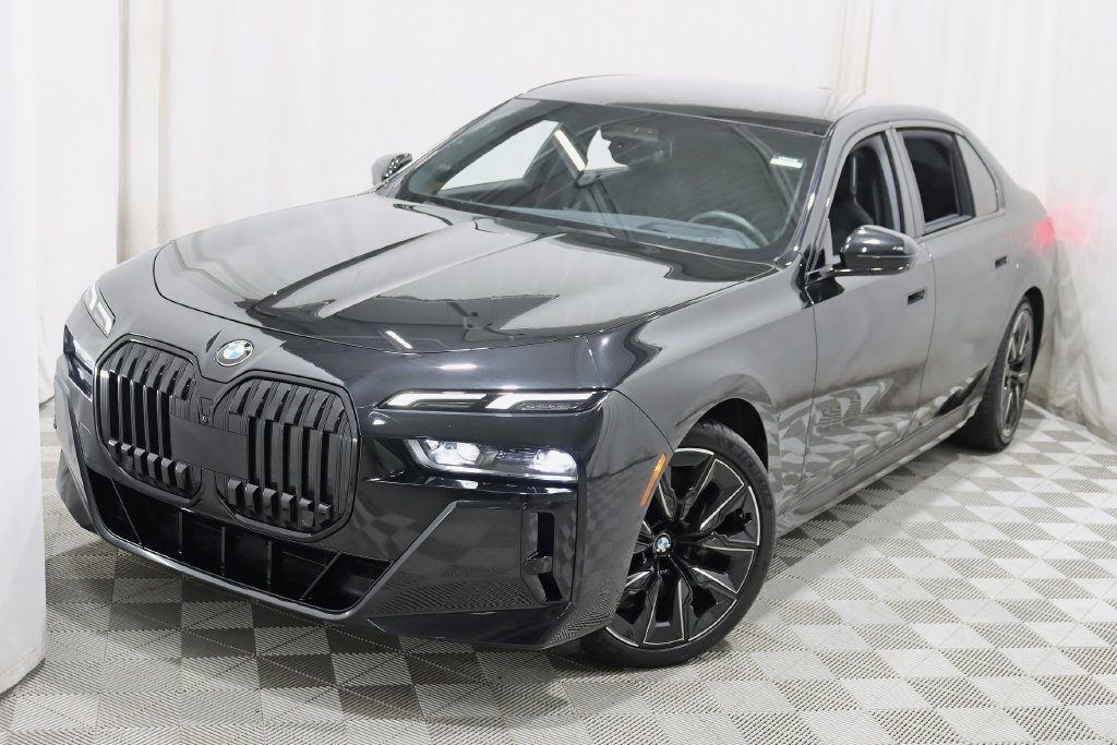 Used 2023 BMW 760i xDrive AWD/4WD image 5