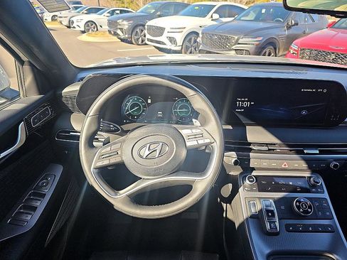 Used 2025 Hyundai Palisade Calligraphy image 18