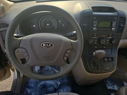 Used 2009 Kia Sedona LX image 18