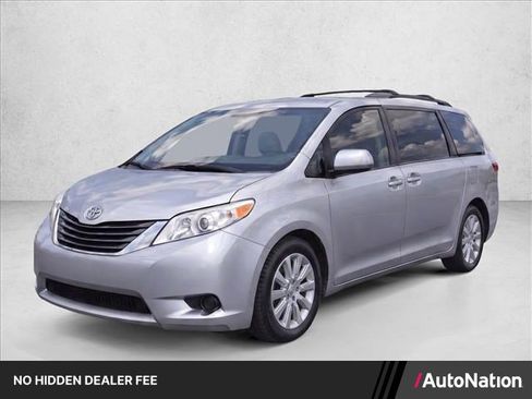 Used 2013 Toyota Sienna LE AWD/4WD image 1