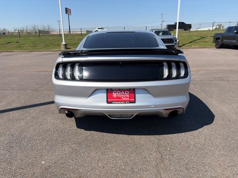 Used 2016 Ford Mustang Coupe RWD image 4