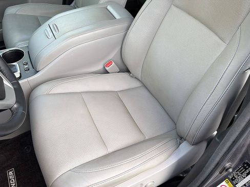 Used 2018 Toyota Highlander Limited FWD image 31