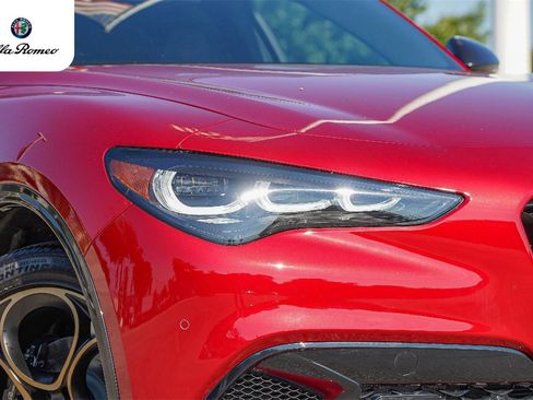 New 2025 Alfa Romeo Stelvio Sprint image 3