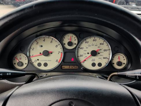 Used 2001 MAZDA MX-5 Miata RWD image 15