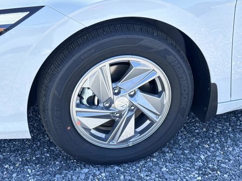 New 2026 Hyundai Elantra SE image 17