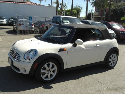 Used 2010 MINI Cooper 2dr image 10