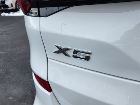 Used 2024 BMW X5 xDrive40i w/ M Sport Package image 28
