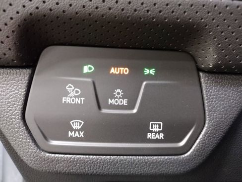 Used 2025 Volkswagen Atlas Cross Sport SE AWD/4WD image 27