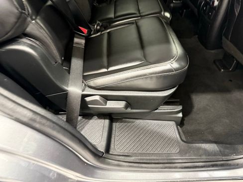 Used 2022 Ford Explorer XLT w/ Equipment Group 202A image 27