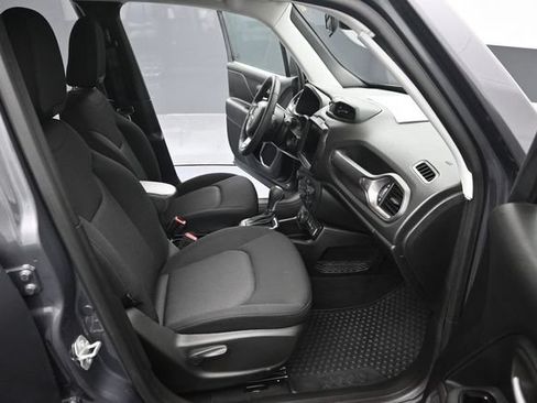 Used 2023 Jeep Renegade Latitude AWD/4WD image 29