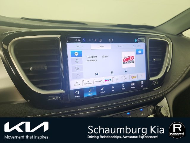 Used 2025 Chrysler Pacifica Limited FWD image 6