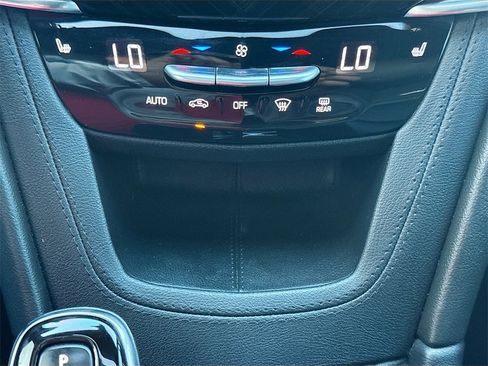 Used 2021 Cadillac XT6 Premium Luxury image 17