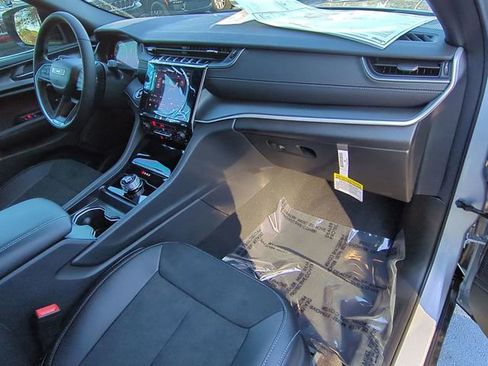 New 2025 Jeep Grand Cherokee L Altitude image 35