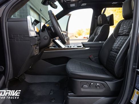 Used 2025 Cadillac Escalade Sport Platinum w/ LPO, ONYX Package image 28