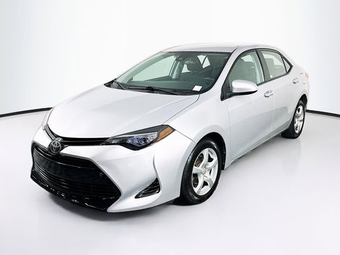 Used 2017 Toyota Corolla LE FWD image 3