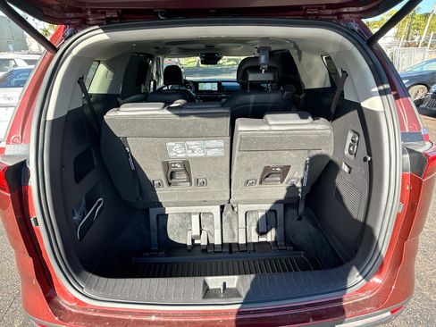 Used 2024 Kia Carnival SX Prestige image 25