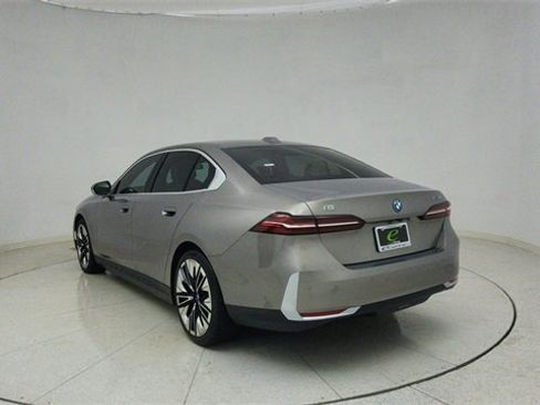 Used 2025 BMW i5 xDrive40 image 72