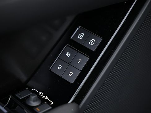 New 2026 Land Rover Range Rover Velar Dynamic SE image 21