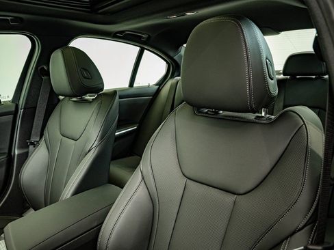 New 2026 BMW 330i xDrive Sedan w/ Premium Package AWD/4WD image 30