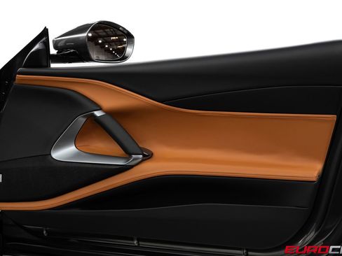 Used 2021 Ferrari 812 GTS image 27