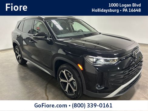 New 2025 Volkswagen Tiguan SE image 1
