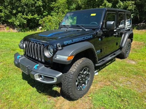 Used 2023 Jeep Wrangler Unlimited Rubicon 4xe w/ Cold Weather Group AWD/4WD image 3