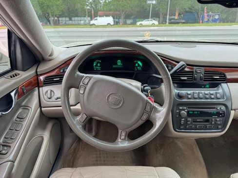Used 2002 Cadillac De Ville Sedan w/ Comfort/Convenience Pkg image 12