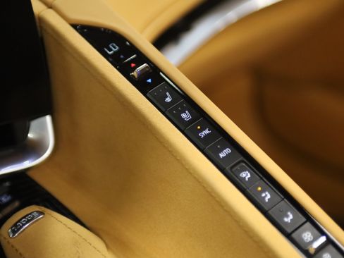 Used 2023 Chevrolet Corvette Z06 w/ Z07 Performance Package RWD image 39