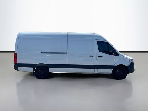 Used 2024 Mercedes-Benz Sprinter 2500 image 2