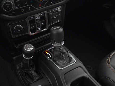 Used 2024 Jeep Wrangler Sahara image 20