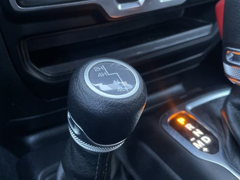 Used 2023 Jeep Wrangler Sport S image 31