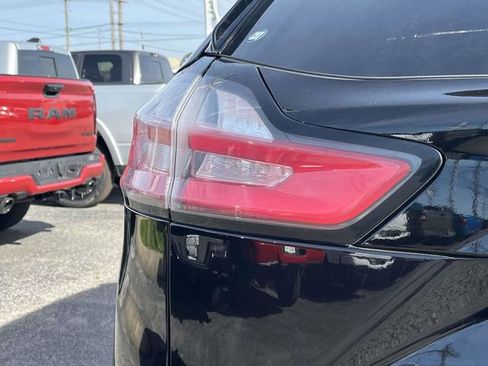 Used 2022 Ford Edge Titanium image 10