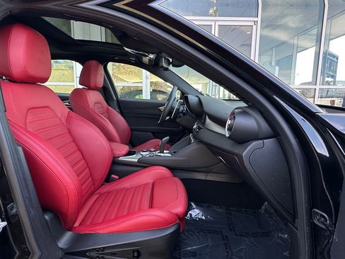 Used 2024 Alfa Romeo Giulia Veloce image 15