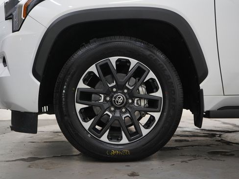 Used 2025 Toyota Sequoia SR5 w/ SR5 Premium Package AWD/4WD image 34