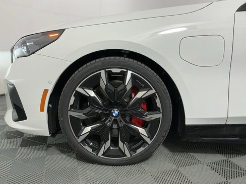 New 2026 BMW 550e xDrive w/ Premium Package image 9