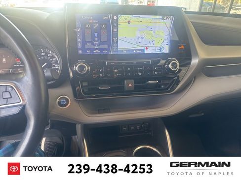 Used 2021 Toyota Highlander Limited image 23