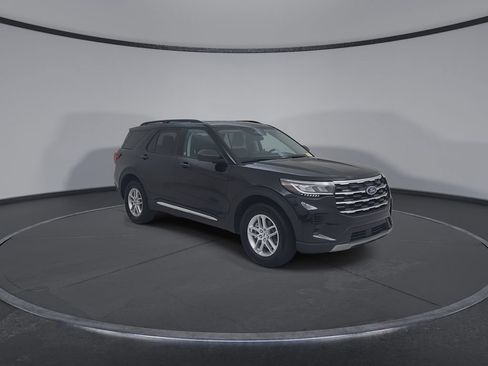 Used 2025 Ford Explorer Active AWD/4WD image 3