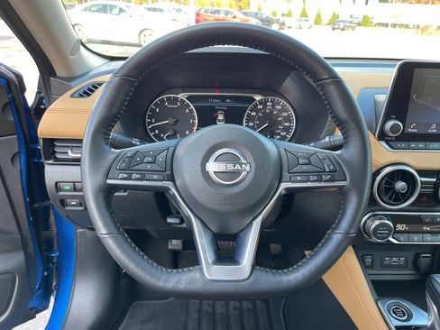 Used 2025 Nissan Sentra SV w/ SV Premium Package image 15