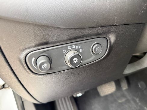 Used 2019 Chevrolet Equinox Premier AWD/4WD image 17