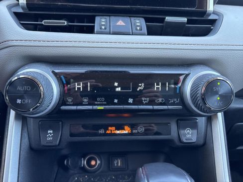 Used 2023 Toyota RAV4 XLE Premium image 17