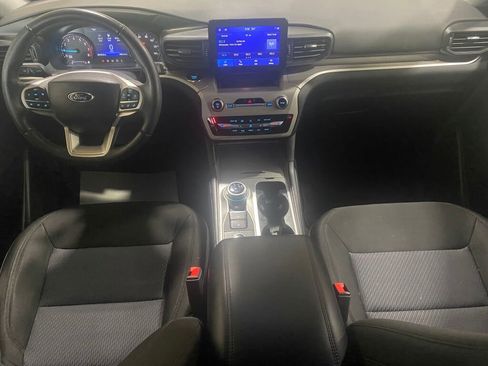Used 2023 Ford Explorer XLT image 2