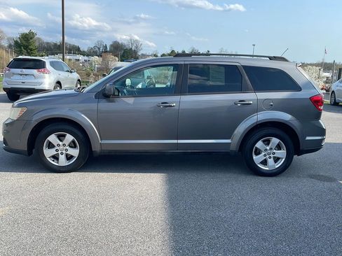 Used 2012 Dodge Journey SXT w/ Flexible Seating Group image 5