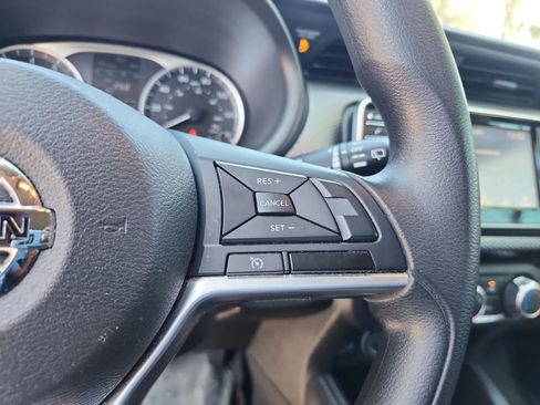 Used 2019 Nissan Kicks S image 30