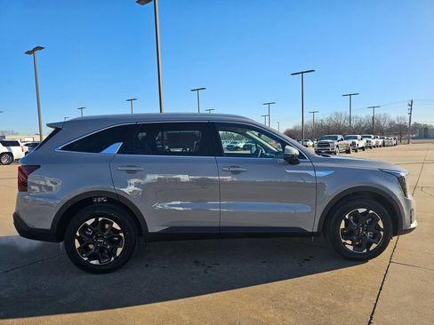 New 2026 Kia Sorento S image 4