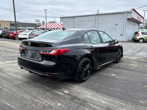 Used 2025 Toyota Camry SE image 5