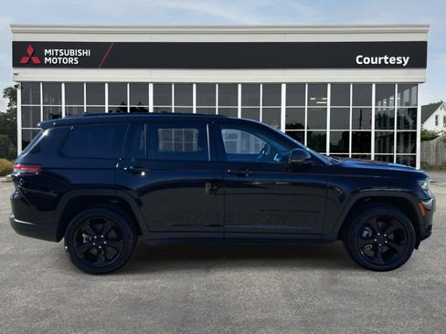 Used 2023 Jeep Grand Cherokee L Limited w/ Black Appearance Package image 7