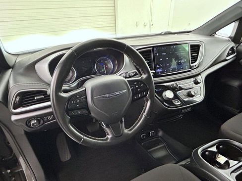 Used 2021 Chrysler Pacifica Touring w/ S Appearance Package image 13