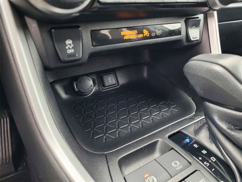 Used 2020 Toyota RAV4 XLE image 15