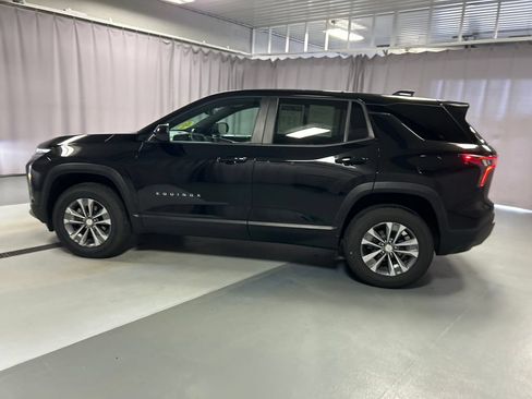 Used 2026 Chevrolet Equinox LT FWD image 4